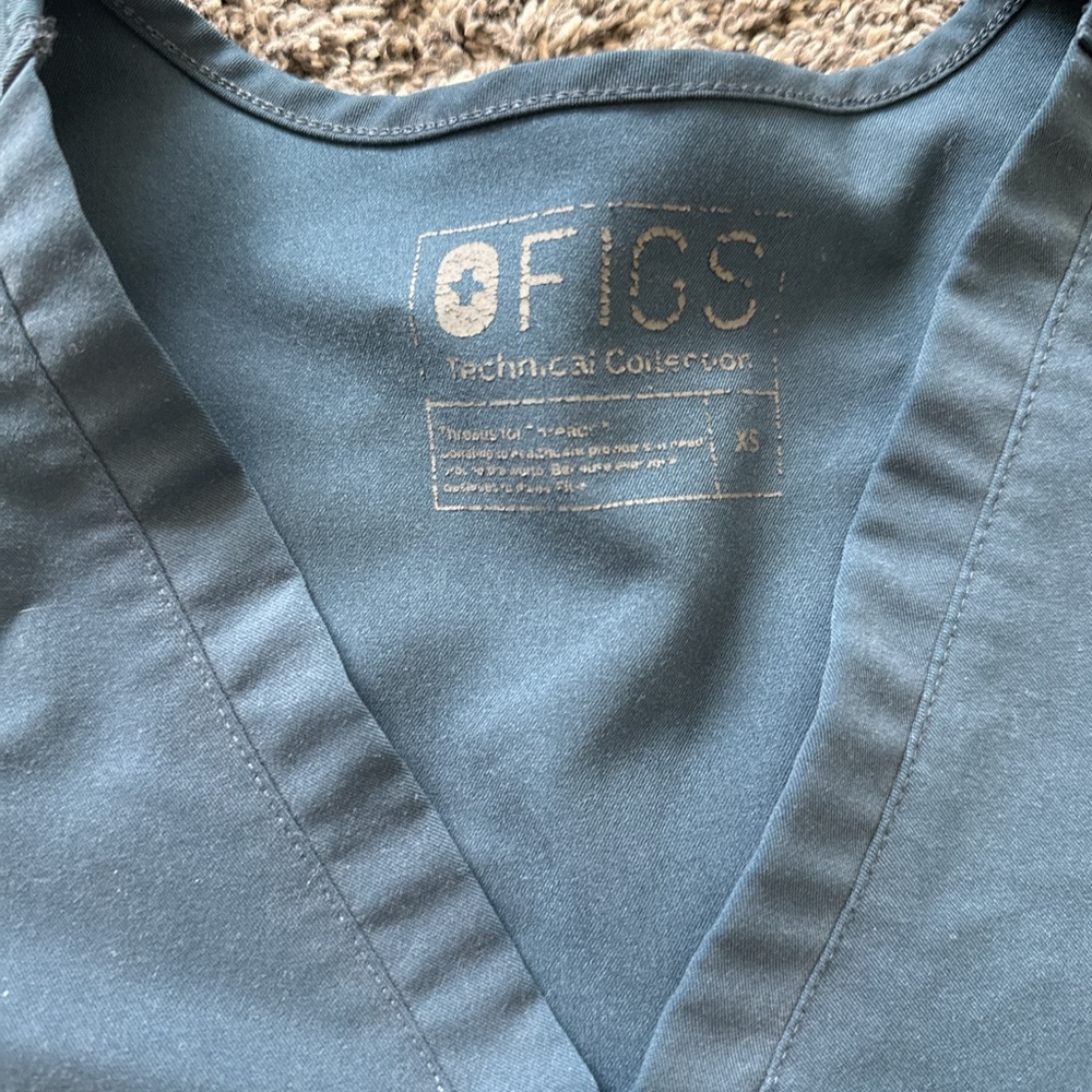Figs Women's Deep Blue Scrubs set - Picture 3 of 6